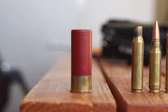散弾銃とライフルの薬きょう